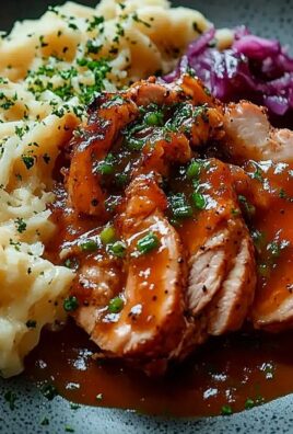 Aromatyczne plastry pierś z indyka w sosie z domowym puree ziemniaczanym