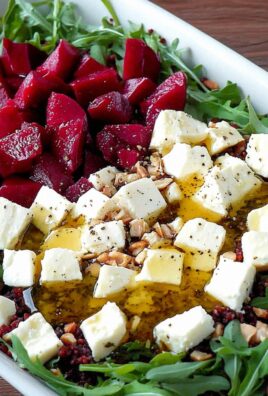 Kolorowa sałatka z burakiem i serem feta na każdą okazję