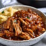 Pyszny szarpany kurczak w sosie BBQ, który pokochasz od razu